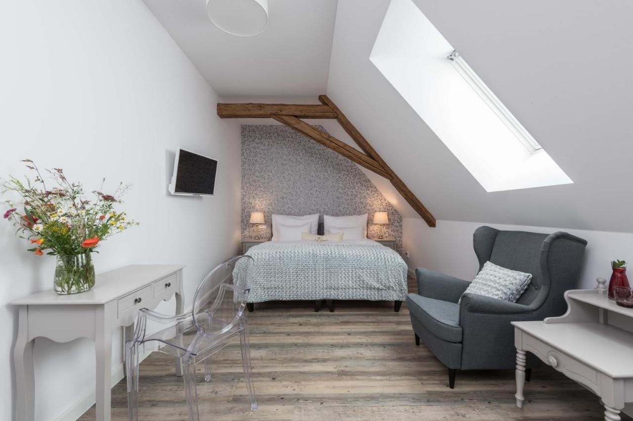 Na Kmine Hotel Obristvi Kültér fotó