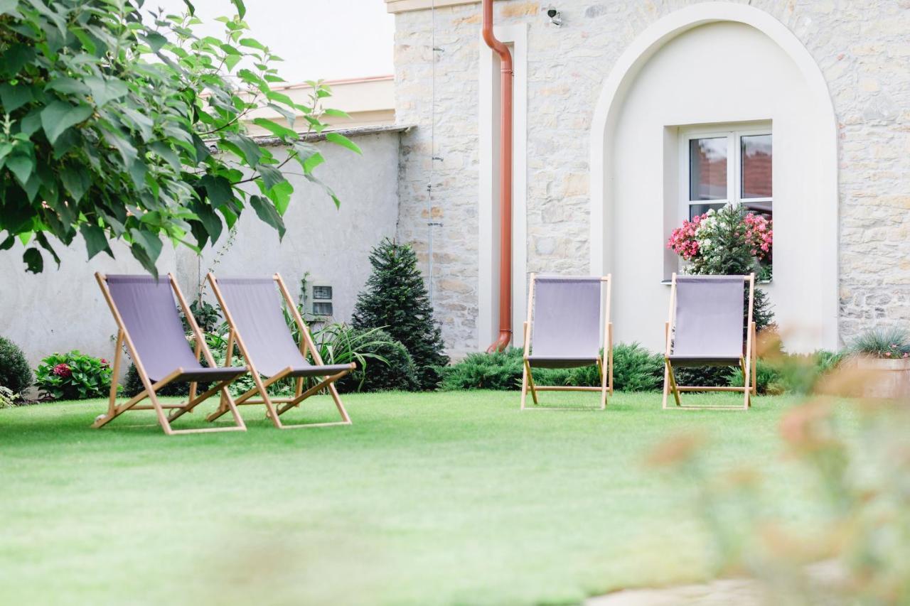 Na Kmine Hotel Obristvi Kültér fotó