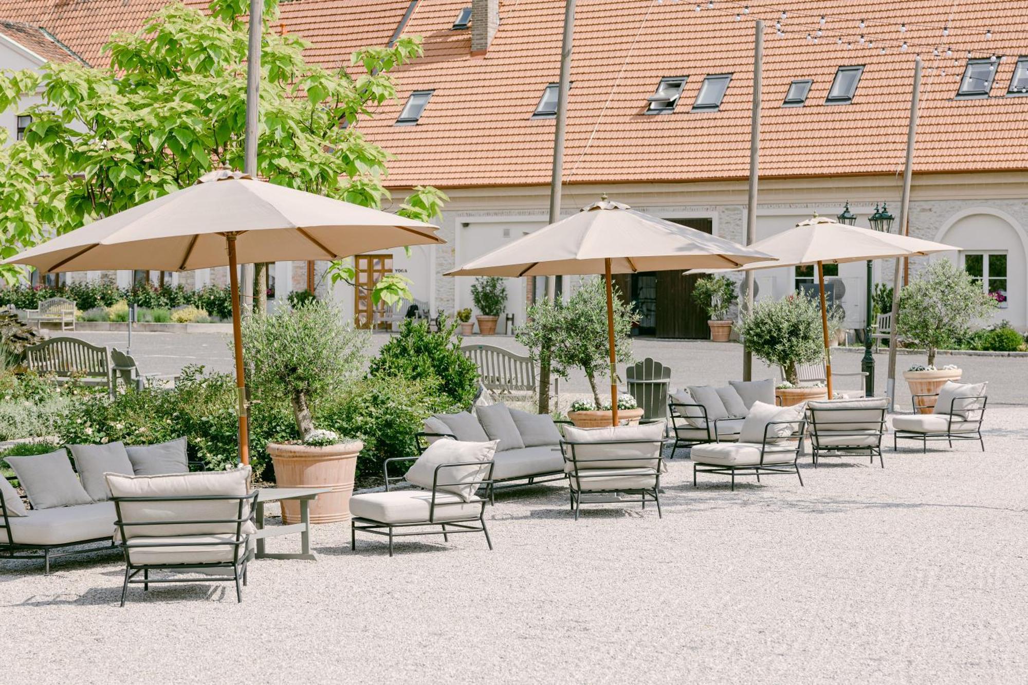 Na Kmine Hotel Obristvi Kültér fotó