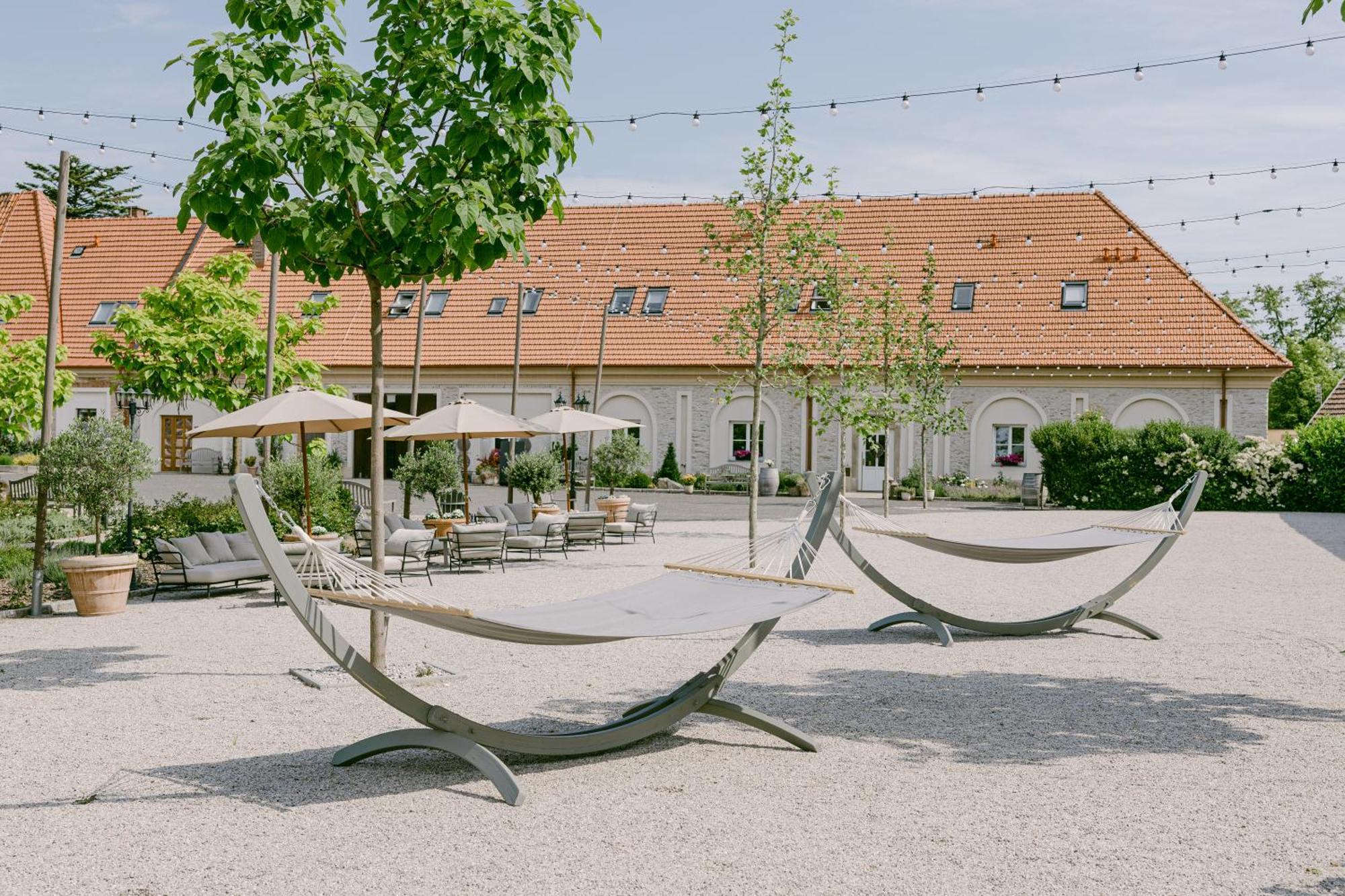 Na Kmine Hotel Obristvi Kültér fotó