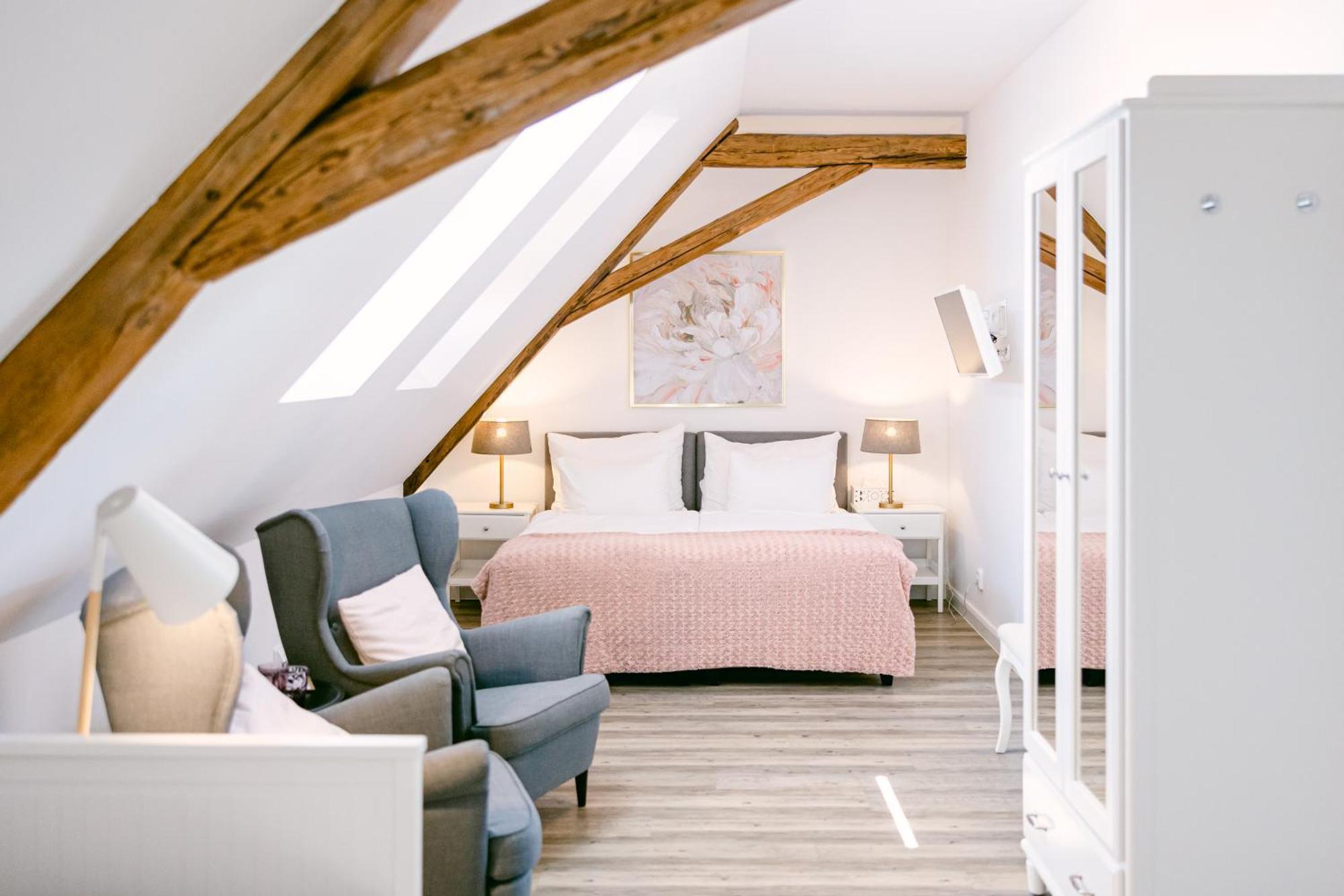 Na Kmine Hotel Obristvi Kültér fotó
