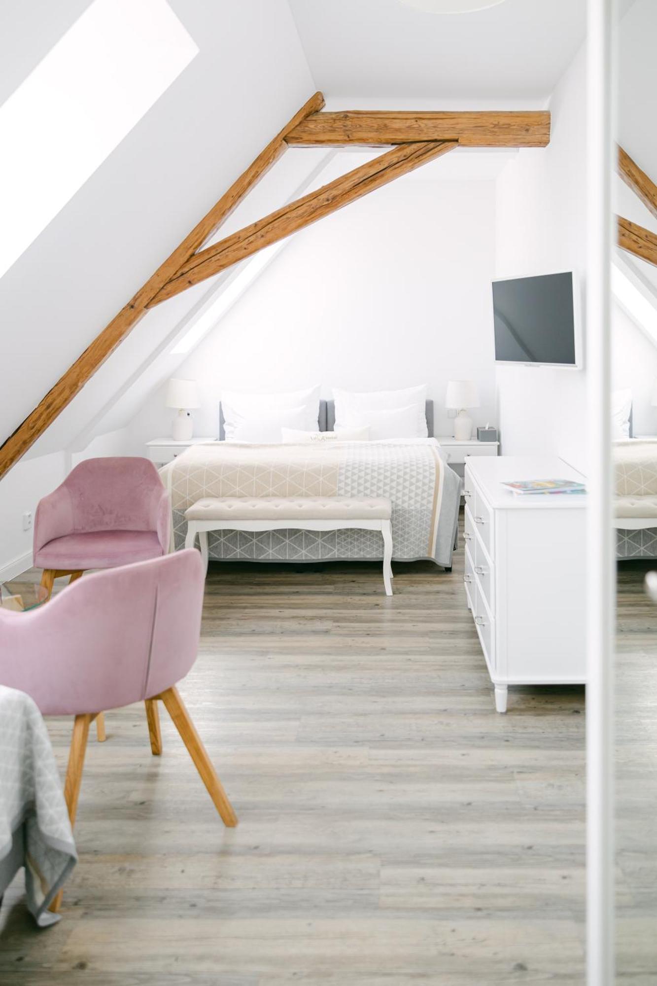 Na Kmine Hotel Obristvi Kültér fotó
