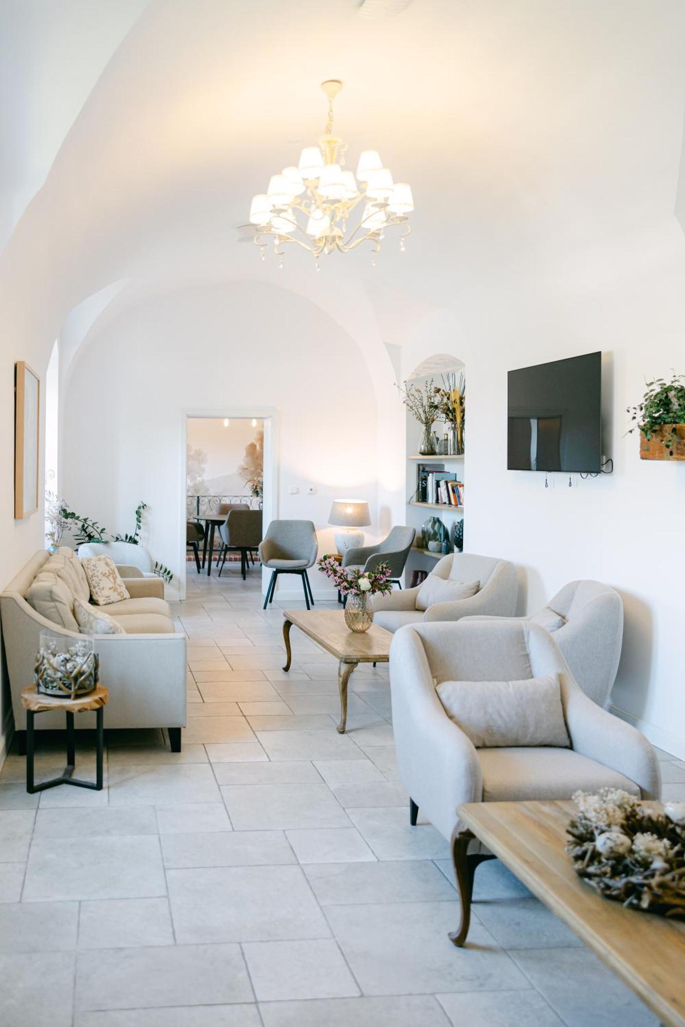 Na Kmine Hotel Obristvi Kültér fotó