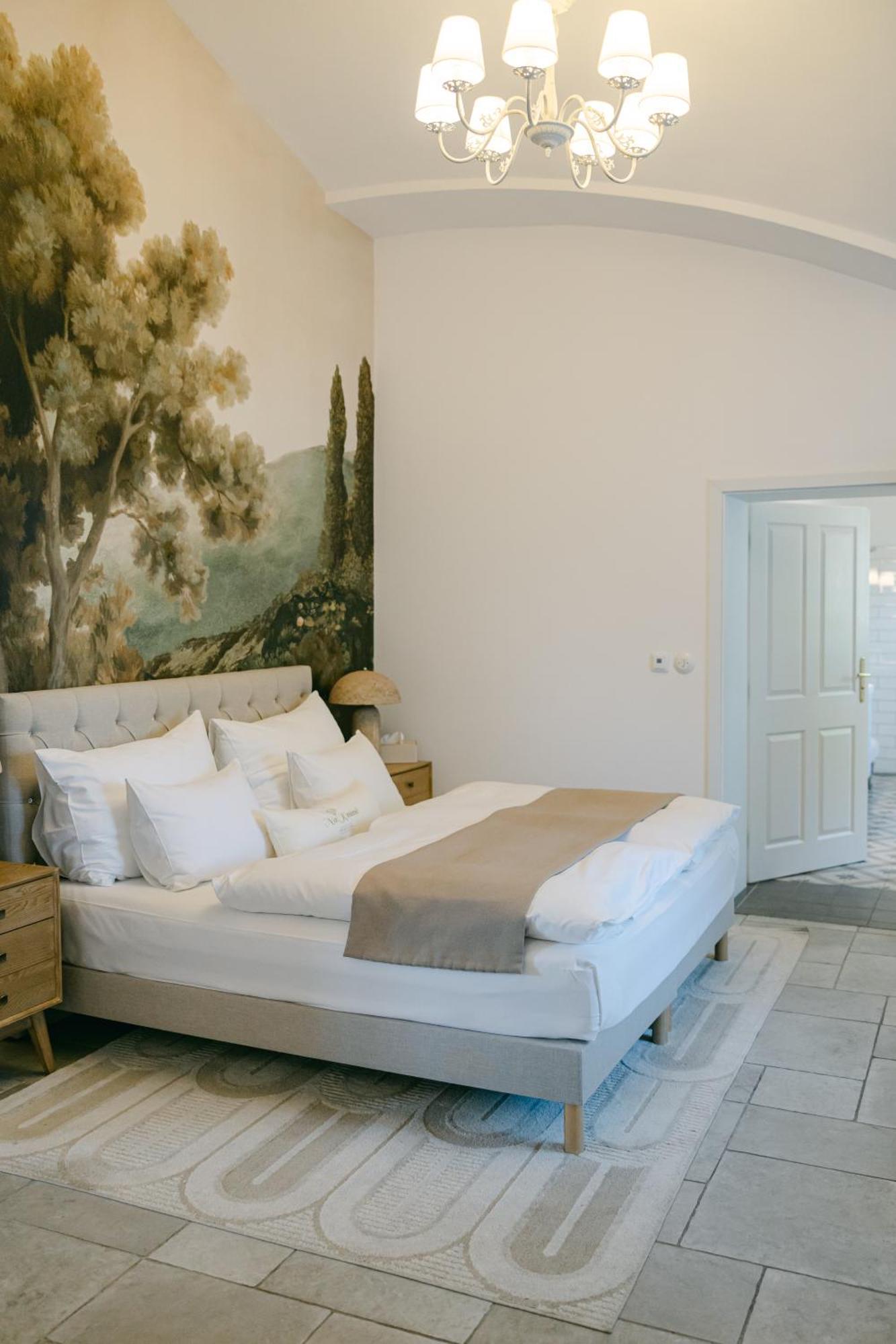 Na Kmine Hotel Obristvi Kültér fotó